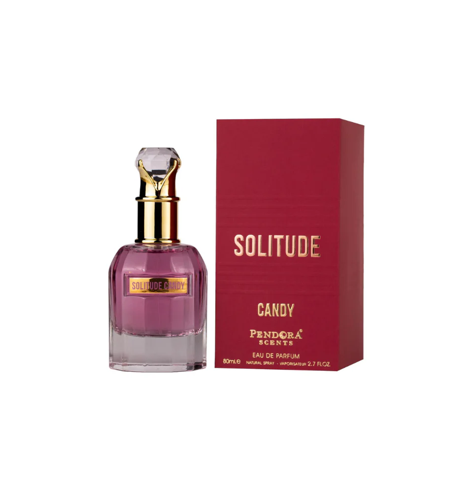 Pendora Scents Solitude Candy EDP 100ml Perfume Solitude Candy com frasco de vidro rosado e tampa dourada ao lado da caixa vermelha
