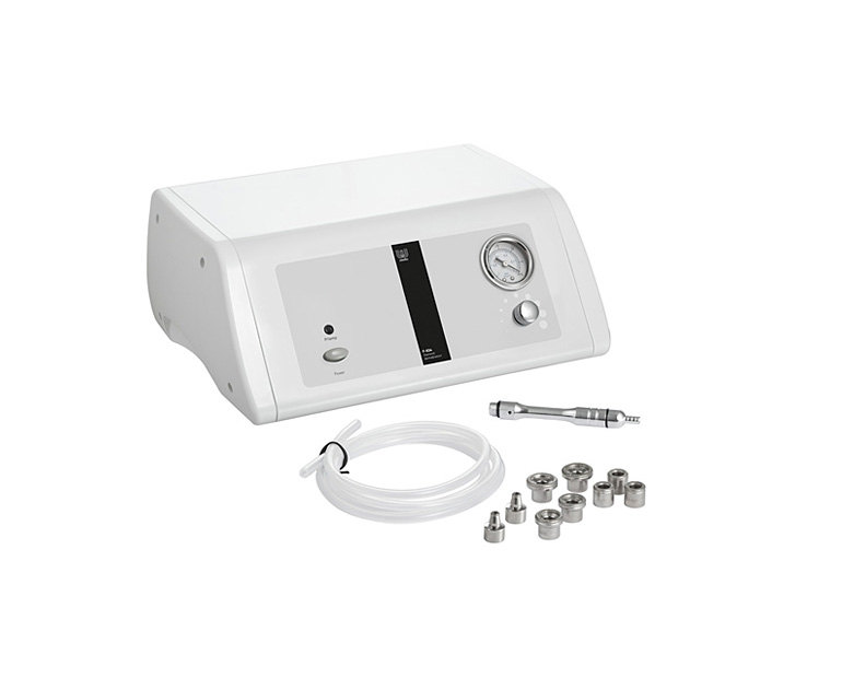 Weelko Microdermoabrasão Aparelho branco com painel frontal cinzento escuro, tubo flexível, peça metálica e adaptadores pequenos