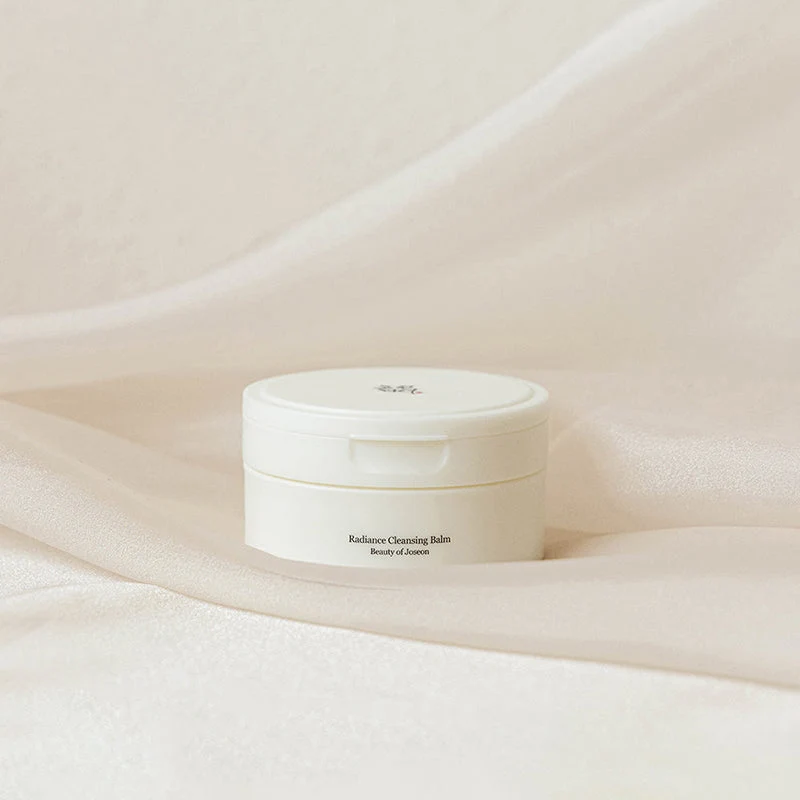 Beauty Of Joseon Radiance Cleansing Balm 100 Ml Pote branco de plástico com tampa contendo Radiance Cleansing Balm
