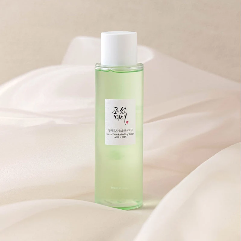 Beauty Of Joseon Green Plum Refreshing Toner Aha + Bha - 150ml Frasco verde translúcido com tampa branca e rótulo em tecido branco