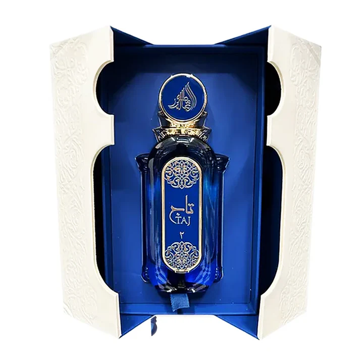 Fragrance World Athoor Al Alam Taj unissex 90ml Frasco de perfume azul escuro com detalhes dourados numa caixa branca aberta