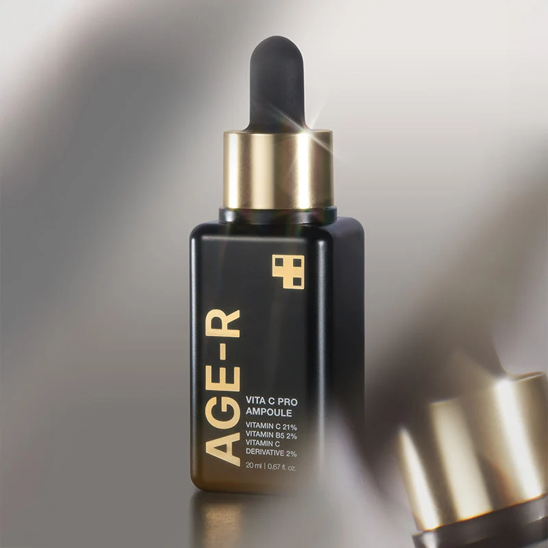 Medicube Age-R Vita C Pro Ampoule 20ml - Skin Care Serum Frasco preto com conta-gotas dourado e preto com texto dourado sobre fundo cinzento