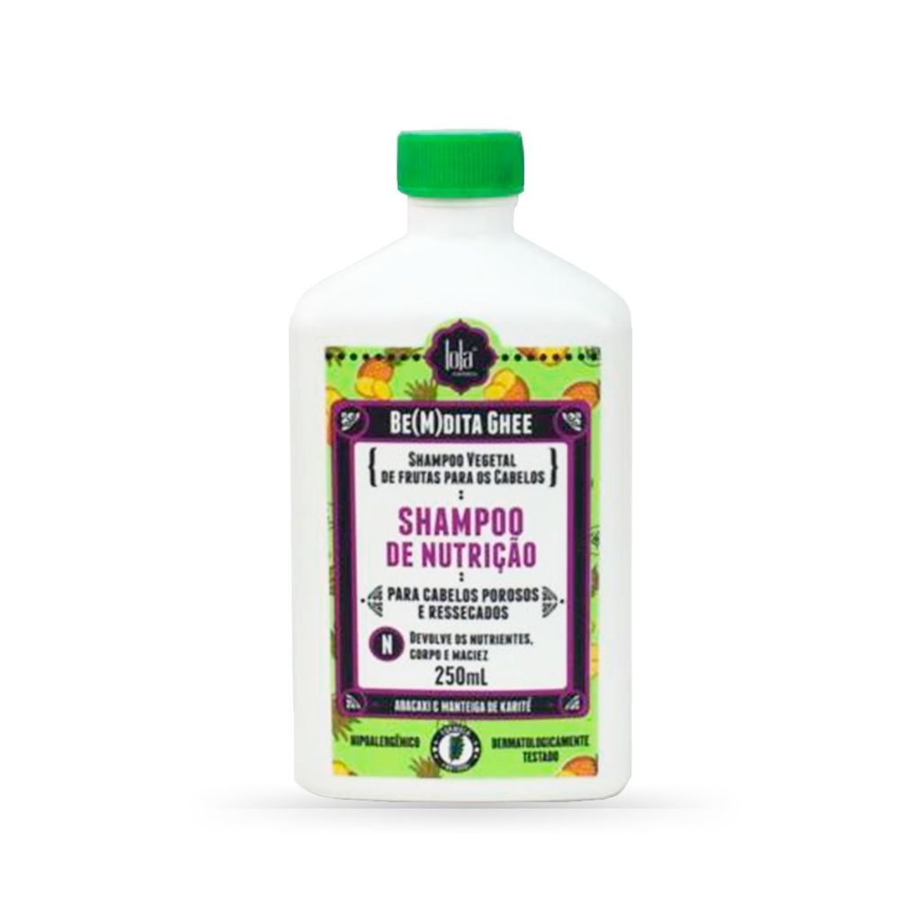 LOLA – Be(M)dita Ghee Shampoo Nutrição Abacaxi Manteiga de Bacuri 250ml Frasco branco com tampa verde de shampoo de nutrição Be(M)dita Ghee com rótulo colorido.