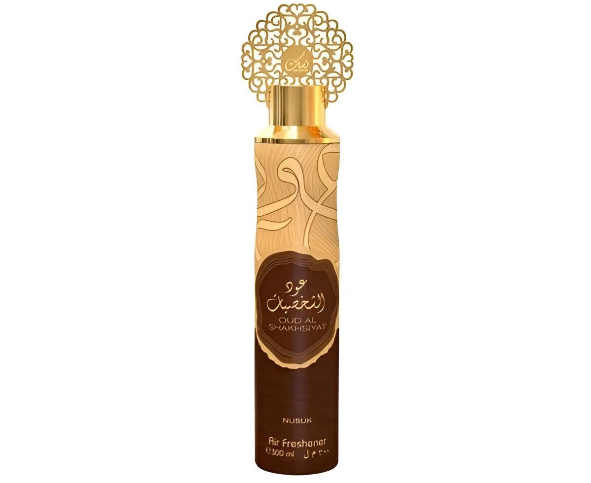 Nusuk Air Freshener Oud Al Shakhsiyat 300 Ml Frasco de ambientador castanho e dourado com tampa decorativa e texto no rótulo
