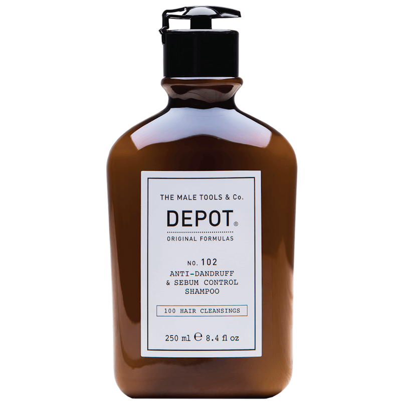DEPOT NO.102 ANTI-DANDRUFF & SEBUM CONTROL SHAMPOO 250ML Frasco castanho de shampoo anti-caspa DEpot com rótulo branco e tampa preta