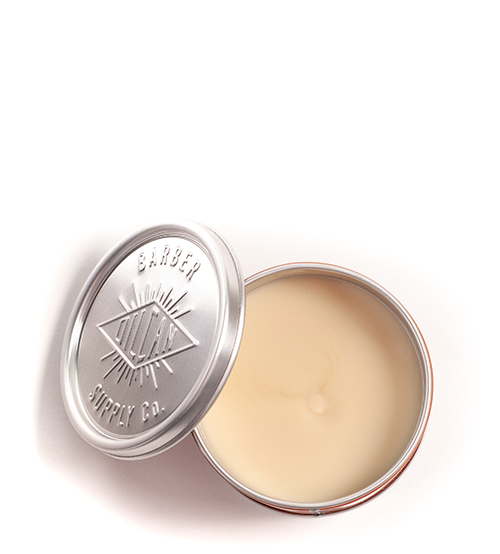 Oil Can Grooming Grease Pomade 100ml Pote metálico prateado com pomada bege clara aberta