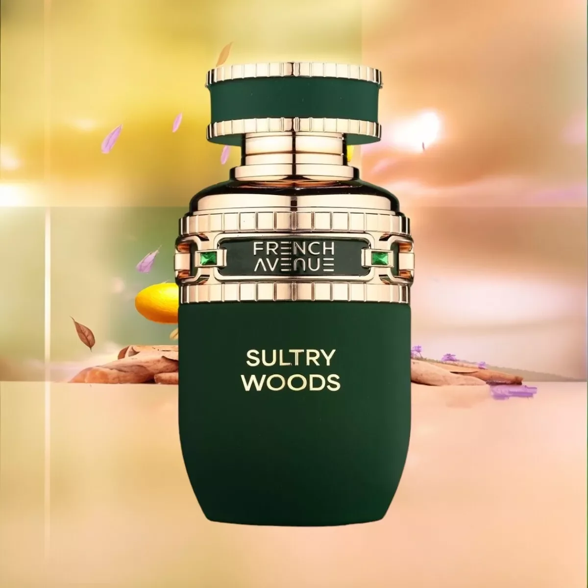 Sultry Woods French Avenue for women 80ml Frasco de perfume verde escuro com detalhes dourados e texto FRENCH AVENUE SULTRY WOODS