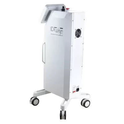 Máquina branca móvel com texto ecrã e ventoinha