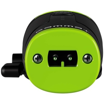 Parte frontal de máquina recarregável preta e verde com texto gamma.