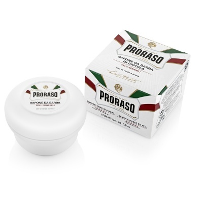 Creme de barbear Proraso em embalagem branca e caixa com detalhes em verde e vermelho