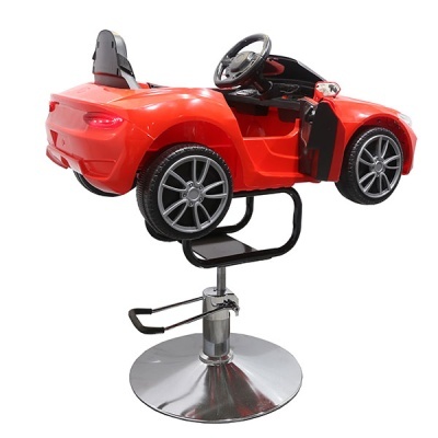 Cadeira infantil de cabeleireiro em forma de carro vermelho com base metálica