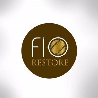 Logótipo circular castanho com texto fio e RESTORE e grão de café no alvo