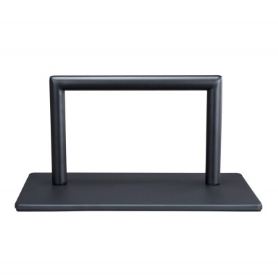 Suporte preto retangular para objetos sobre fundo branco