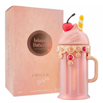 Frasco de perfume em forma de caneca rosa decorada com chantilly, cereja e palhinha, junto a caixa rosa Island Breeze