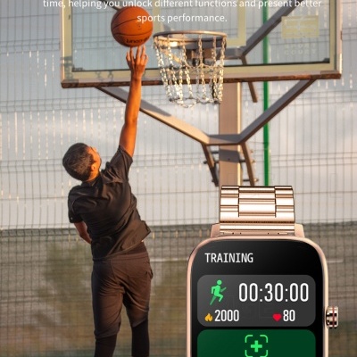 Relógio inteligente dourado com ecrã digital mostrando modo de treino e estatísticas de exercício.