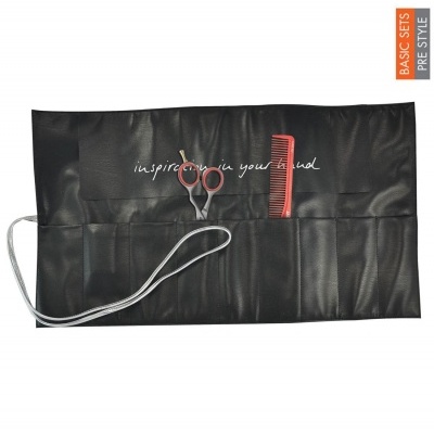 Conjunto básico de cabeleireiro com tesoura e pente num estojo preto.