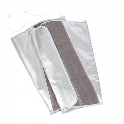 Manta térmica prateada e cinza com fio branco sobre fundo branco