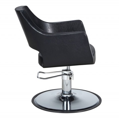 Cadeira de salão preta com base metálica redonda