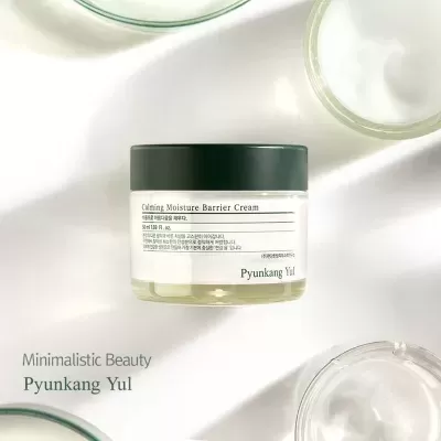 Frasco de creme hidratante Pyunkang Yul sobre fundo branco com texto