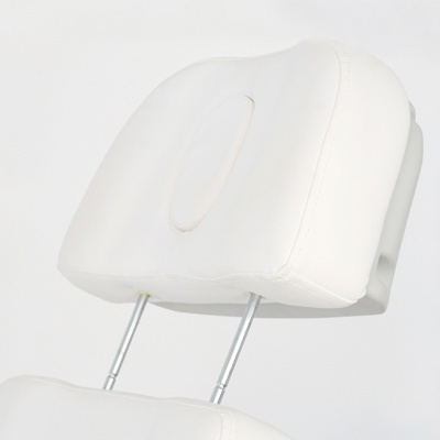 Encosto de cabeça branco estofado com suporte metálico