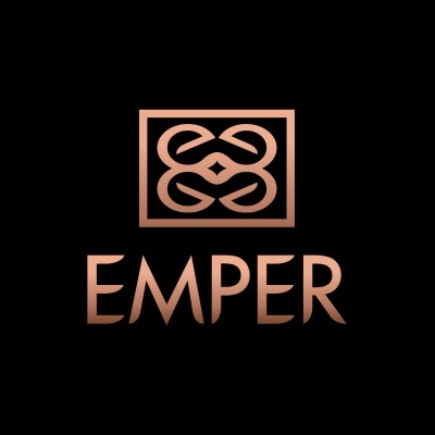 Logotipo EMPER com símbolo abstrato em cobre metálico num fundo preto