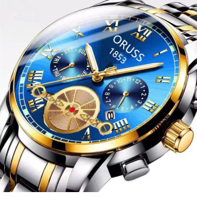 Relógio ORUSS 1853 com mostrador azul, ponteiros dourados e bracelete metálica prateada e dourada