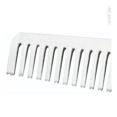 Pente branco com dentes largos e espaçados