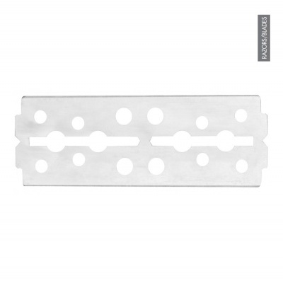 Lâmina de barbear metálica prateada com furos redondos e textura lisa