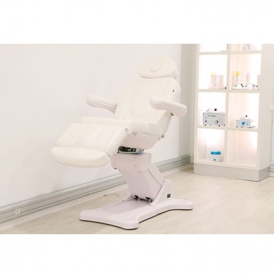 Cadeira de estética eléctrica branca com apoios e prateleira iluminada ao fundo