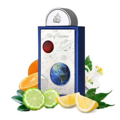 Frasco de perfume azul com desenho do planeta Terra rodeado por frutas e flores