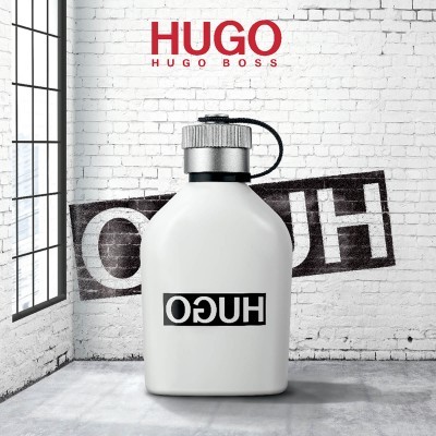 Frasco branco de perfume Hugo Boss com logótipo invertido