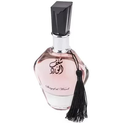 Frasco de perfume com líquido rosa e tassel preto