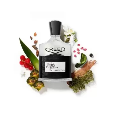 Frasco de perfume CREED AVENTUS com elementos naturais ao redor