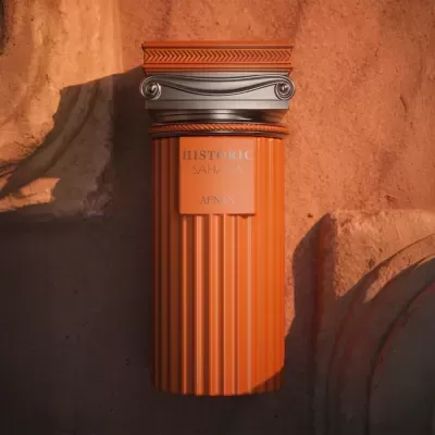 Coluna decorativa alaranjada com acabamento cinza e texto em relevo