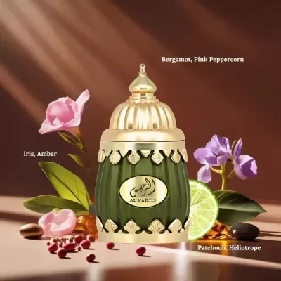 Frasco verde de perfume com tampa dourada e flores ao redor