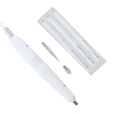 Equipamento branco com cabo, pontas metálicas e agulhas esterilizadas