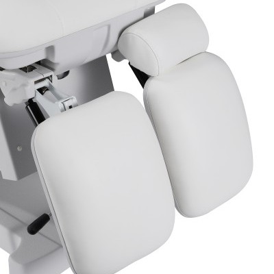 Cadeira ou maca branca acolchoada para clinica estética com apoios ajustáveis para pernas