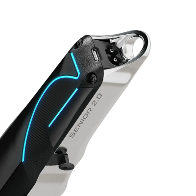 Bateria metálica SENIOR 2.0 para bicicleta elétrica com detalhes em preto e azul