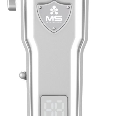 Máquina de cortar cabelo prateada com visor digital e inscrições