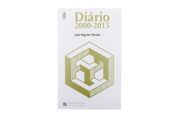 Diário 2000 - 2015 Capa de livro branca com título Diário 2000-2015 e design dourado