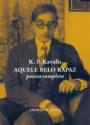 Aquele Belo Rapaz Capa de livro com fotografia de homem jovem de óculos e fato castanho sentado