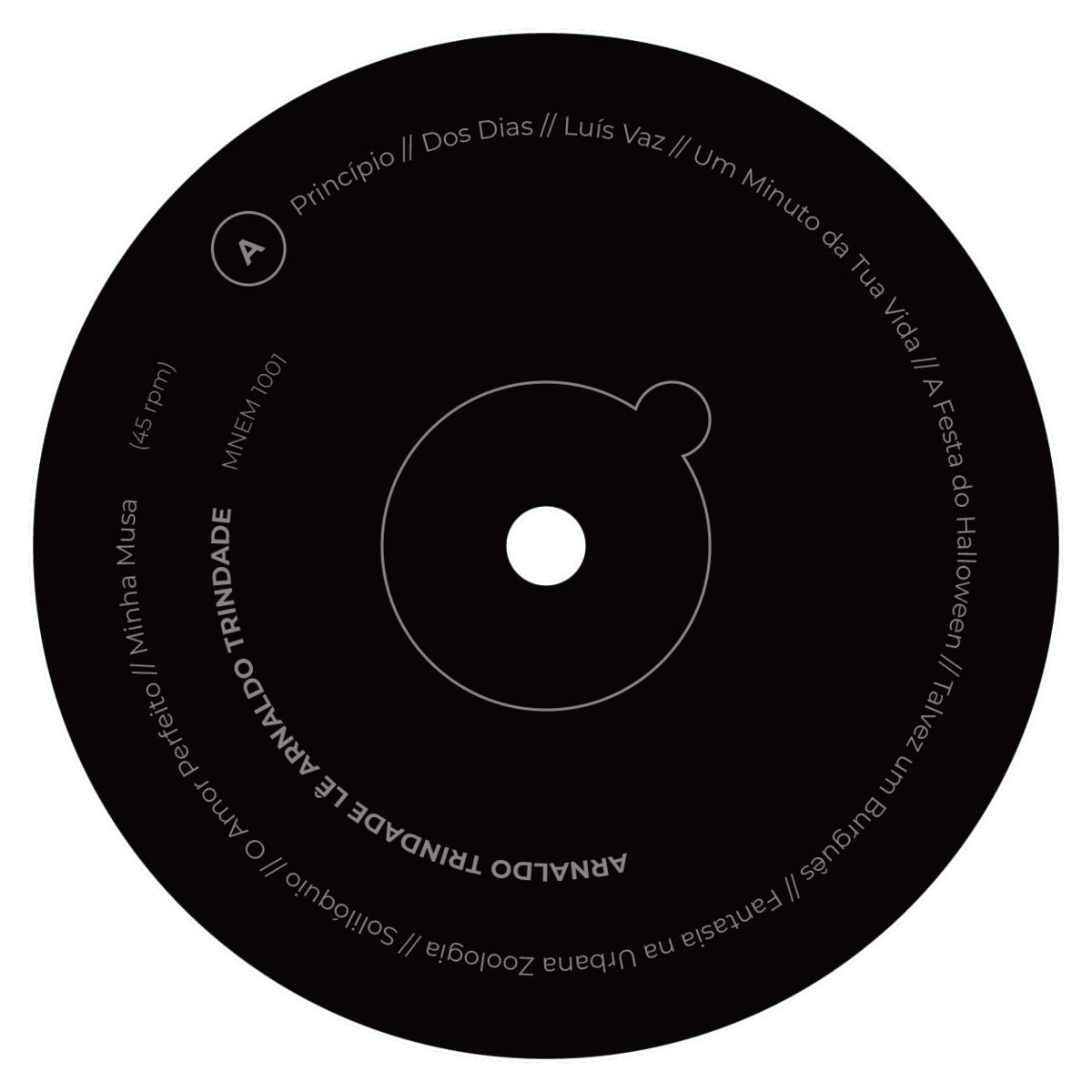 Arnaldo Trindade lê Arnaldo Trindade Disco preto com texto branco circular e nomes de faixas e artista ARNALDO LEÃ TRINDADE