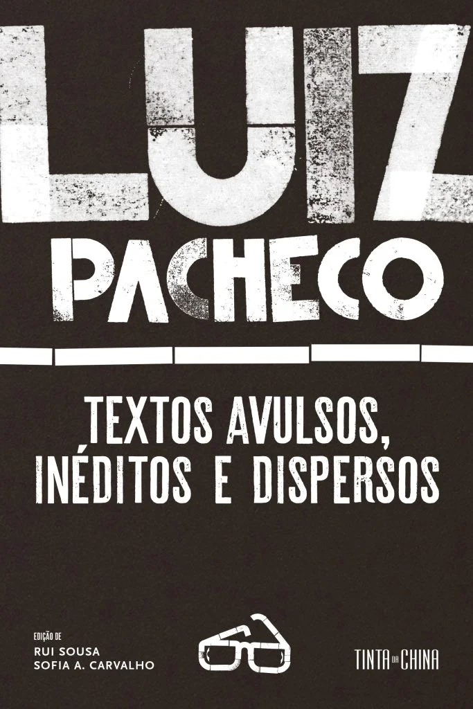 TEXTOS AVULSOS, INÉDITOS E DISPERSOS Capa de livro preta com texto branco e ícone de óculos