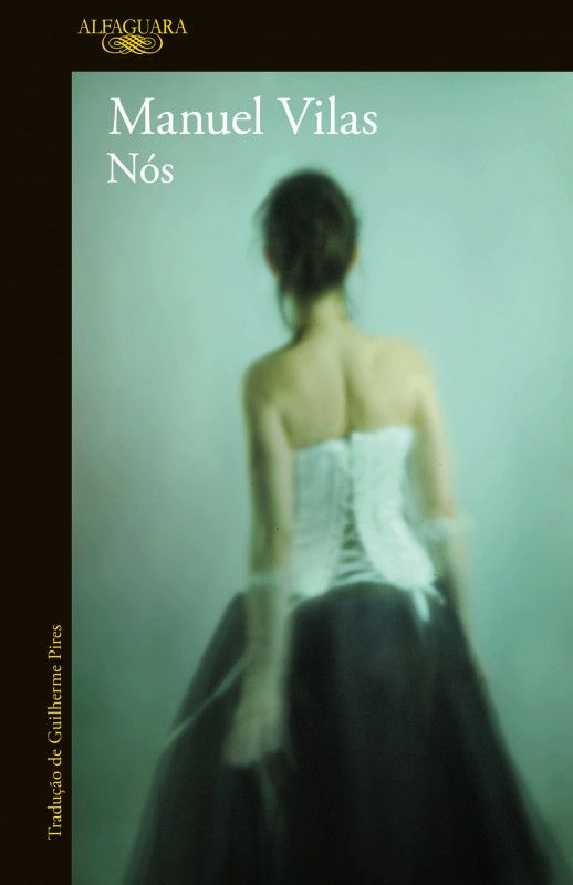 Nós Capa do livro Nós de Manuel Vilas com imagem desfocada de pessoa com vestido preto e corpete branco