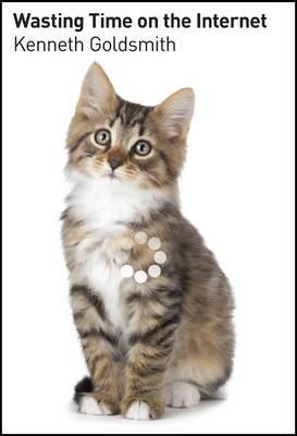 Wasting Time On The Internet Capa de livro com um gato tigrado cinza e branco e texto na parte superior