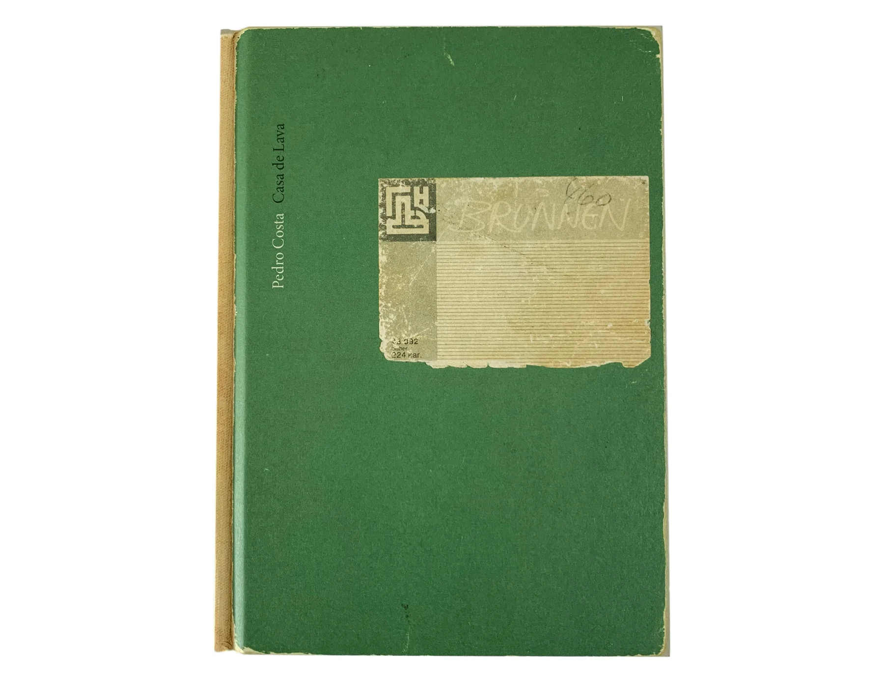 CASA DE LAVA - CADERNO Livro com capa verde escura e etiqueta amarelada com texto e padrão