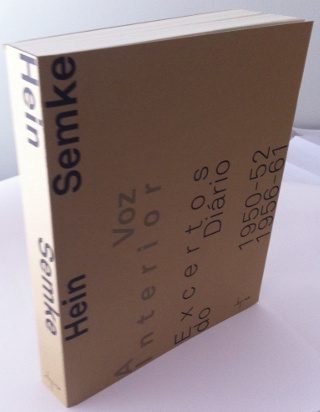 A Voz Interior - Excertos do Diário Livro capa dura castanha clara com texto preto e cinzento em fundo branco