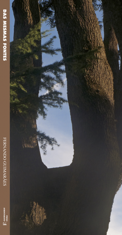 Das Mesmas Fontes Capa de livro com troncos de árvores, título e autor na lombada