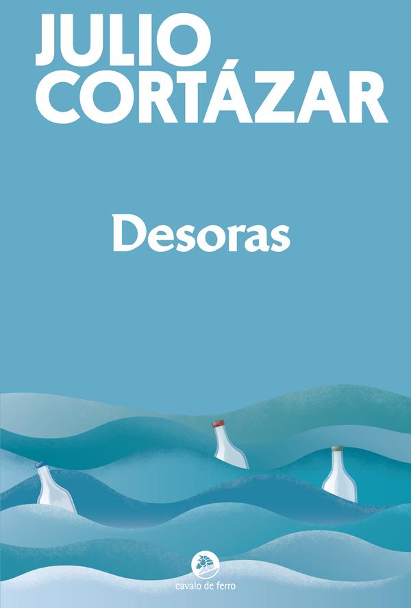Desoras Capa de livro azul com título JULIO CORTÁZAR e Desoras e garrafas em ondas azuis.