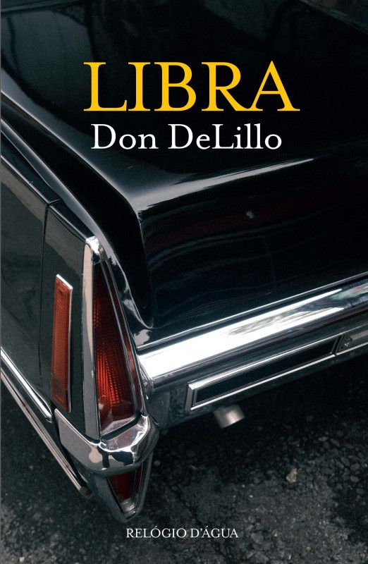 «Libra Capa do livro LIBRA de Don DeLillo com imagem da traseira de um carro preto clássico